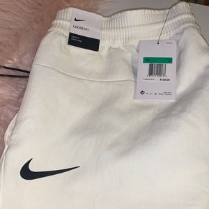 Nike Men’s loose fit Jogger style Pants